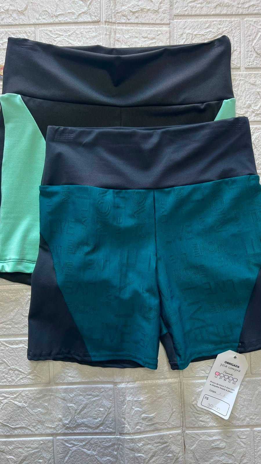 Short Feminino com Detalhe Lateral